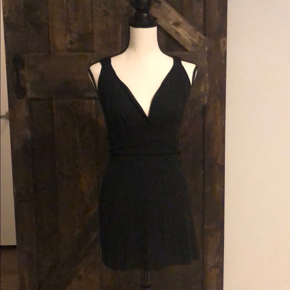 Sleeveless, V-neck wrap top.